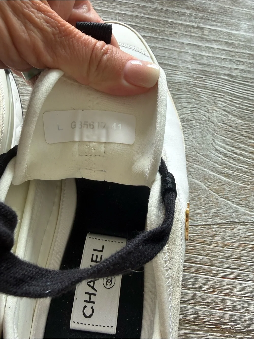 Authentic Chanel Velvet Calfskin Mixed Fibers CC Sneakers 41 Ivory